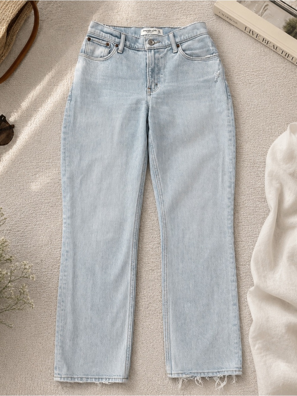 Abercrombie 90’s Straight Leg Women's Light Wash Jeans - 24short Curve Love
